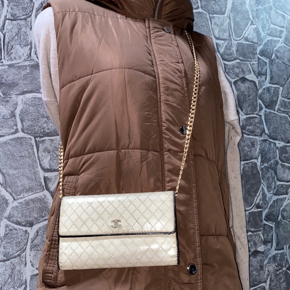 Sold Authentic CHANEL Bicolore Quilted CC Logo Leather Trifold Wallet - Picture 6 of 17